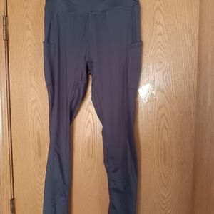Wimens Size Large, High-Waisted Gray Leggings with Pockets